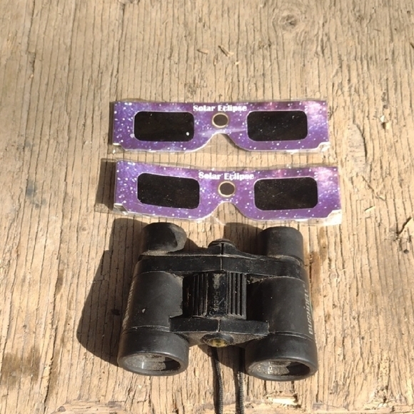 Bushnell Insta Focus Black Binoculars and Purple Solar Eclipse Glasses(2) - Picture 1 of 4